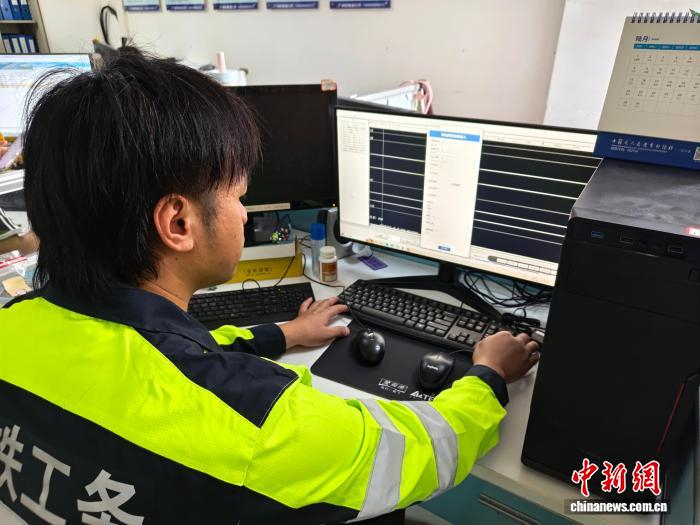 广州工务段：AI为钢轨探伤装上“智慧眼”
